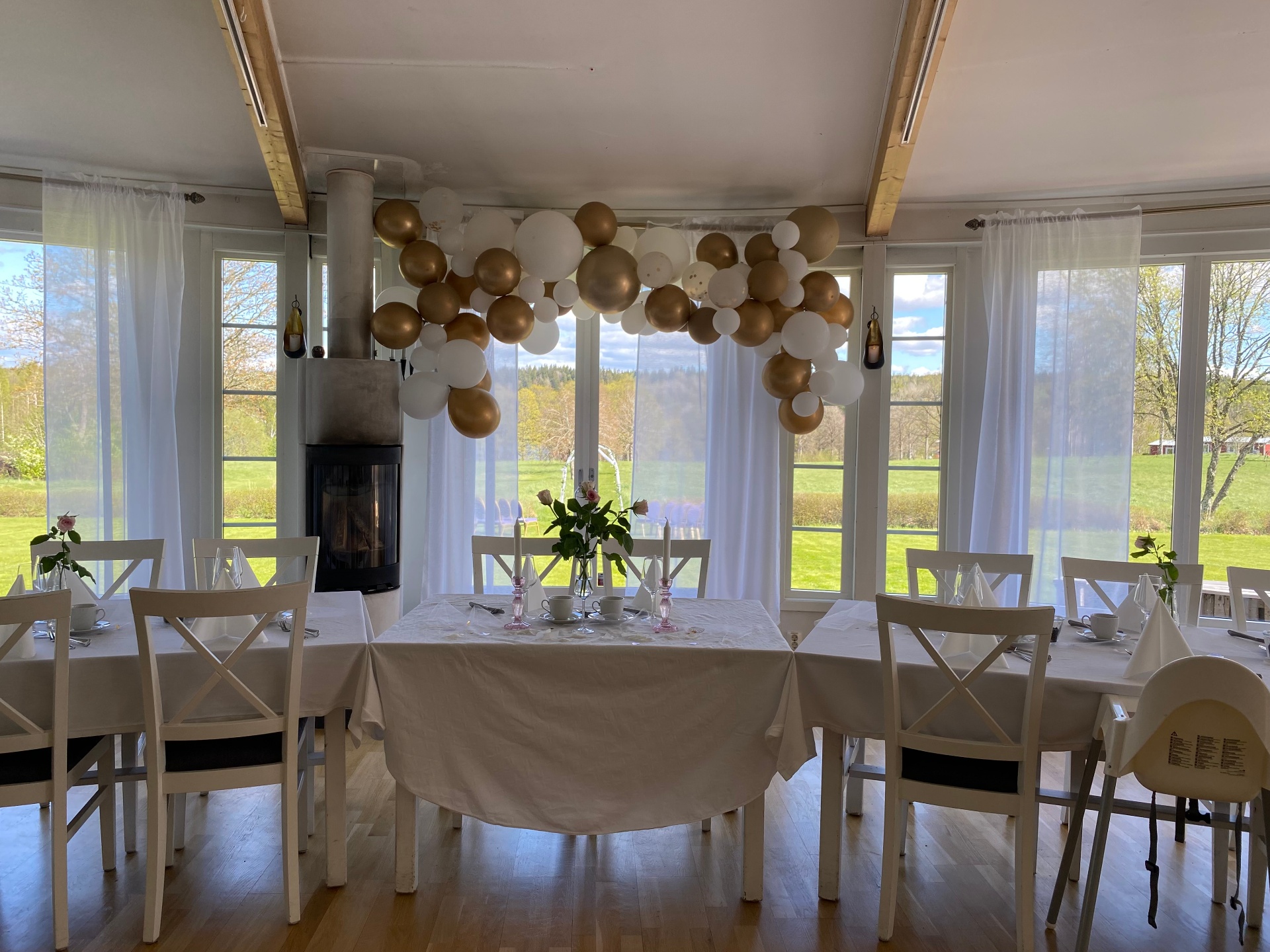 Elegant dukning för event i herrgårdsmiljö